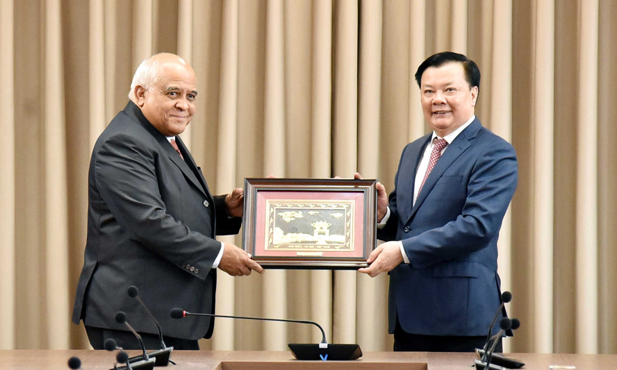Hanoi wishes to promote and expand friendship and cooperation with Cuban localities